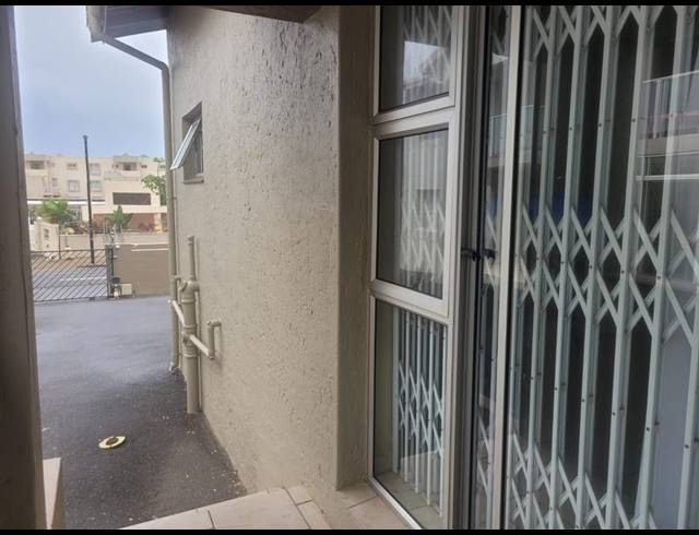 2 BEDROOM TOWNHOUSE FOR SALE IN LAWRENCE ROCKS